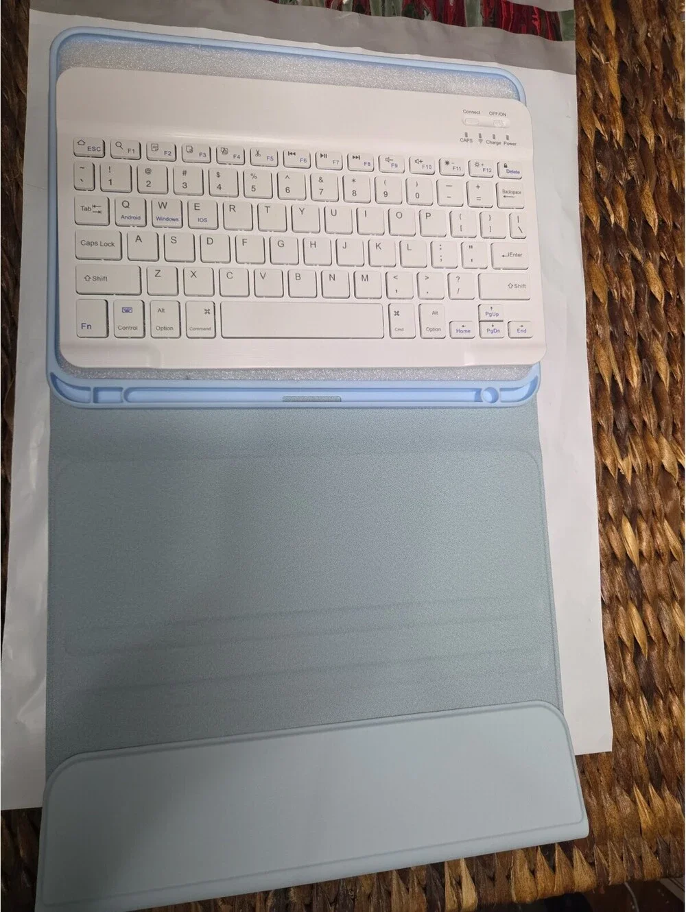 Keyboard Case for iPad A16 11th Generation, iPad 10th 2022, Sky Blue